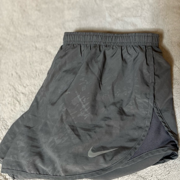 grey nike running shorts - Picture 3 of 4